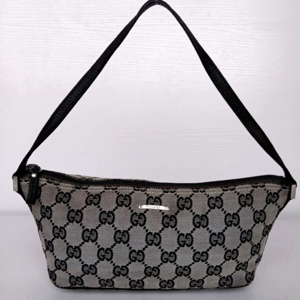 ❌️Sold❌️ Gucci GG Boat Baguette